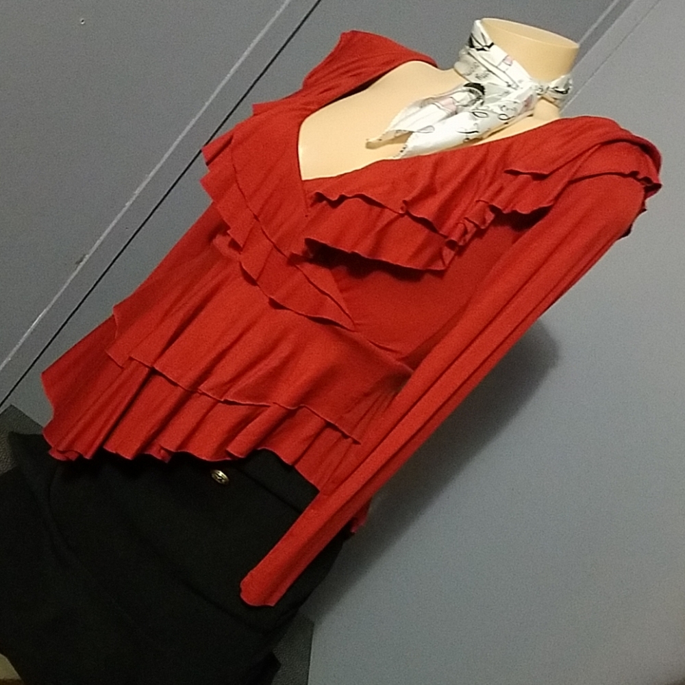 Gorgeous layered ruffle top - Picture 6 of 8